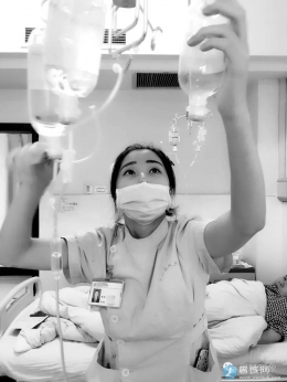 你象一朵洁白的雪花， 悄然飘落在人间！