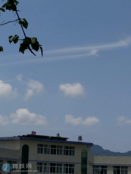 回家路上看见的美丽飞机云