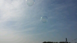 美女玩儿的泡泡